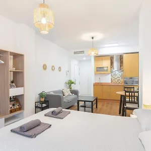 https://lucia-la-siesta.hotelsinnerja.org